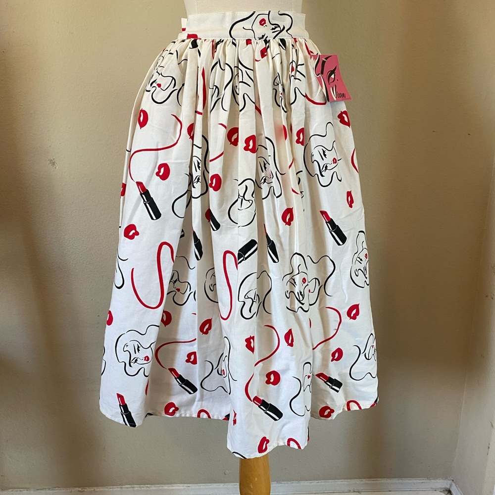 Vixen by Micheline Pitt Pin Up White and Red RARE Vintage Make Up Print Skirt